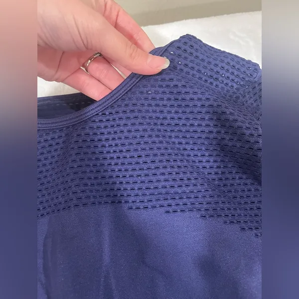 Unbranded Performance Workout Long Sleeve Top With Mesh Panels - Image 2