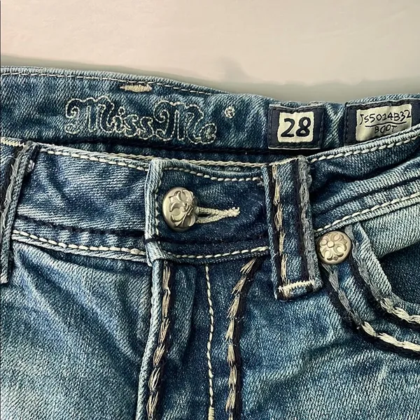 Miss Me Boot Cut Jeans with Contrast Stitching. 28. JS5014B32. Color Med: 52 - Image 2