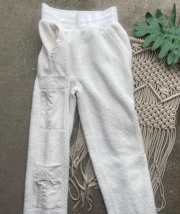 Alo Sherpa High Waist Sweatpants Size Small - Image 6