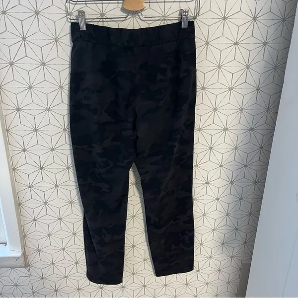 Lululemon On the Fly 7/8 Pant Black Camo - Image 6