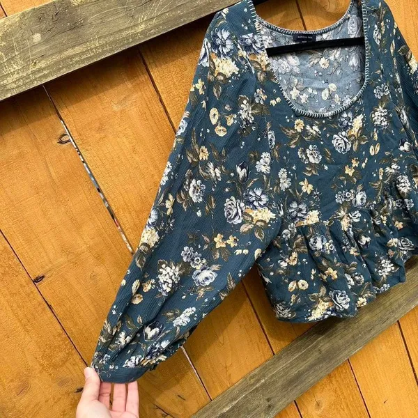 American eagle blue floral cropped babydoll top size medium‎ - Image 4
