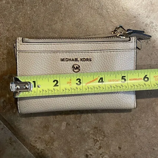 Michael Kors Beige leather Wallet Zippered Pockets Card Slots - Image 6
