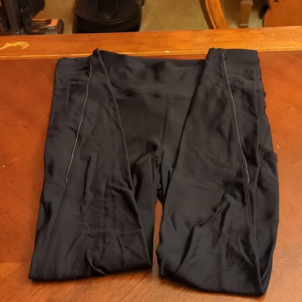 Lululemon Take it Easy Pant - size 6 - Image 2