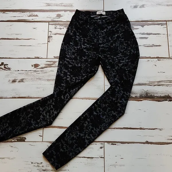 Hollister -177 floral lace leggings Small‎ - Image 3