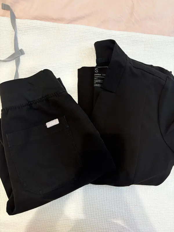 Figs Black Scrubs Set - Image 3