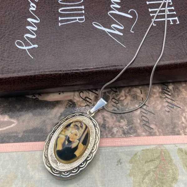 Audrey Hepburn Photo Locket Necklace Vintage Silver Oval Pendant 18” Chain - Image 2