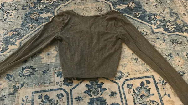 Grey cropped long sleeve shirt - Image 3