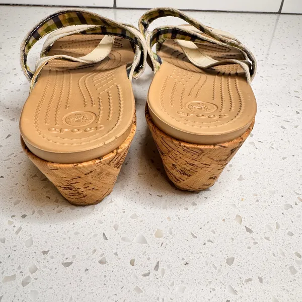 Crocs A-Leigh Mini‎ Cream Strappy Cork Wedge Sandals Size 10 Tan Slide - Image 5