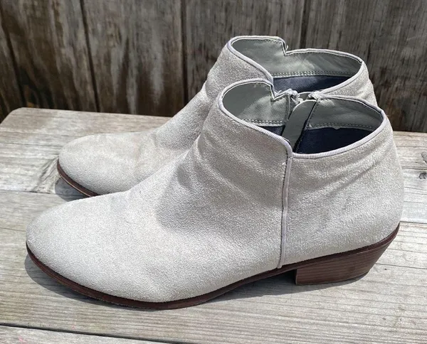 Wild Diva Grey Faux Suede Ankle Booties Size 9 - Image 2