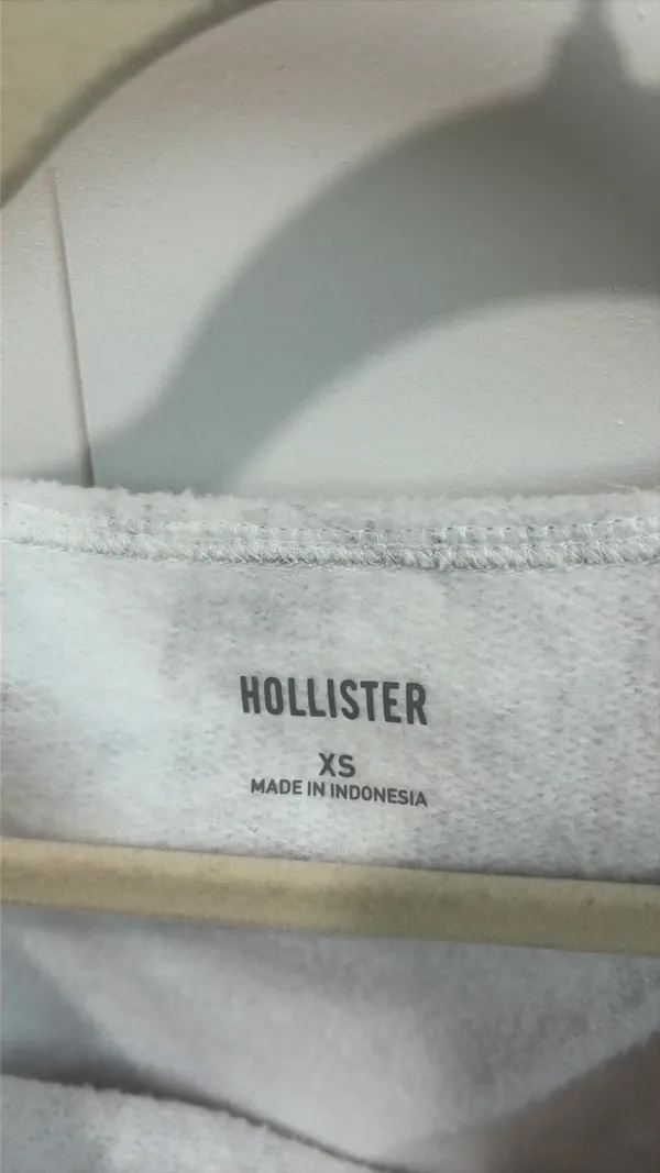 Hollister off the shoulder camo sweatshirt - Image 3