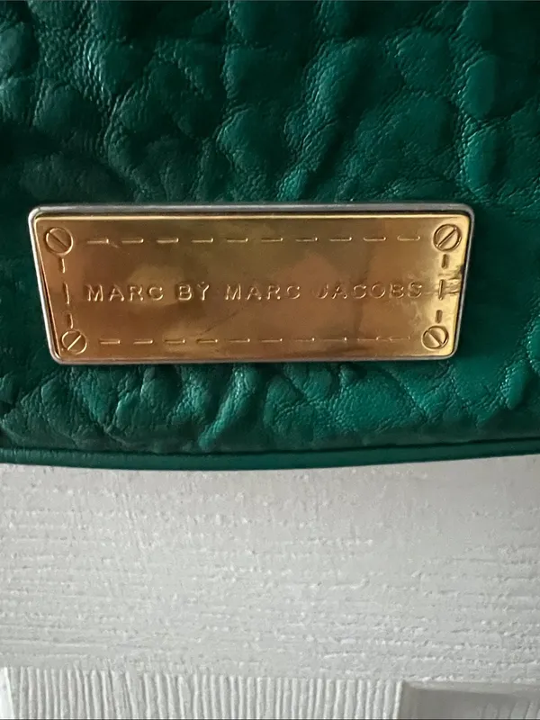 Marc Jacobs Emerald Green Textured Leather Crossbody Bag - Image 2