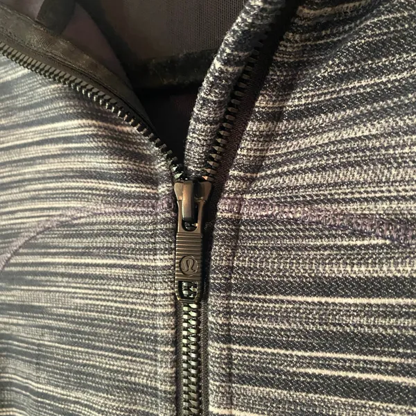 Lululemon Gray Hooded Define Jacket Heathered Stripe Full Zip Athleisure size 6 - Image 3