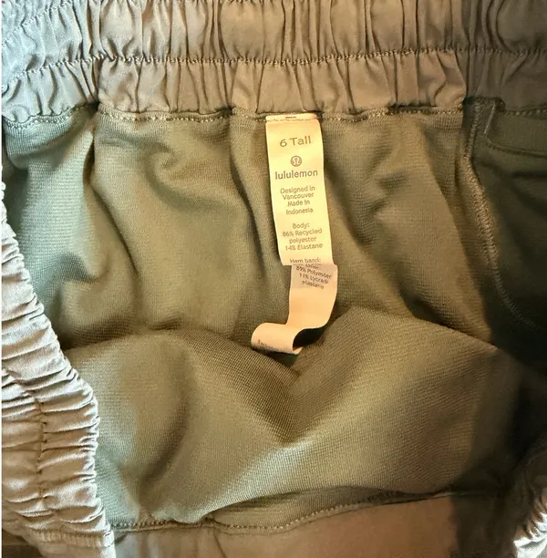 Lululemon Hotty Shorts Green - Image 2
