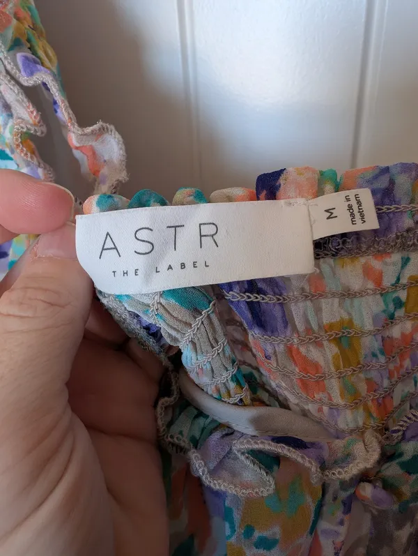 Astr The Label Floral Ballon Sleeve Midi Dress Medium Purple/White - Image 3