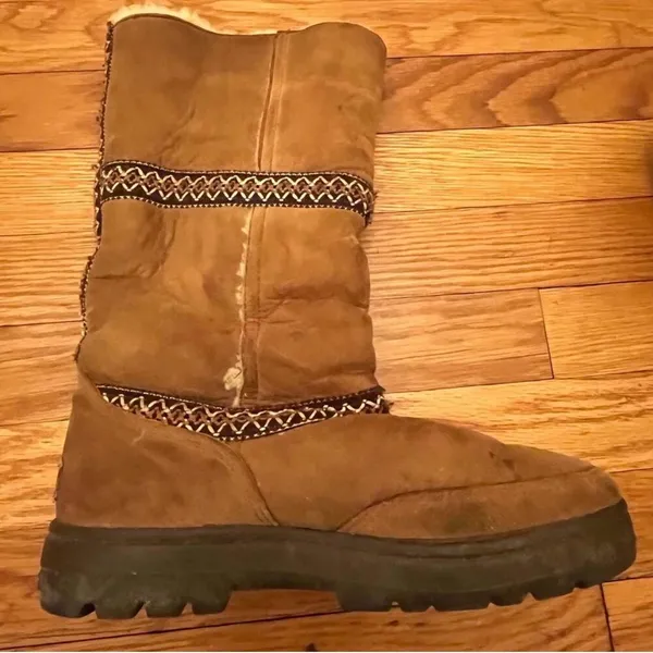UGG Brown Suede Boots with Knit Accents - Image 7
