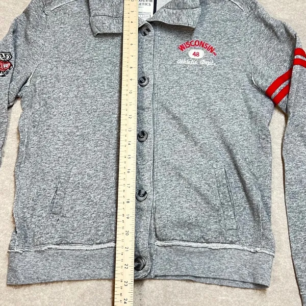 Colosseum Athletics Women Wisconsin Badgers Button Up Sweatshirt Gray Large‎ - Image 6