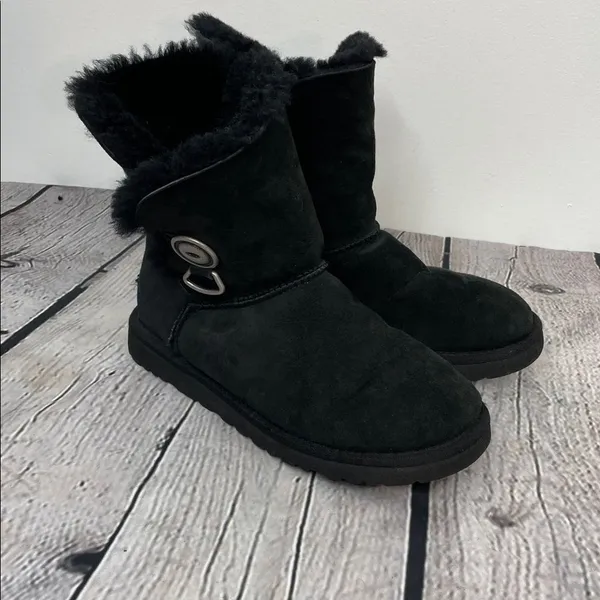 UGG Black Fur-Lined size 6 short boots - Image 2