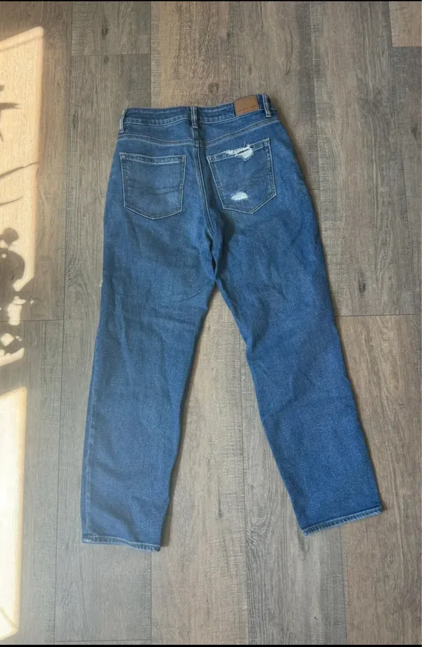 American Eagle Mom Jeans - Image 4