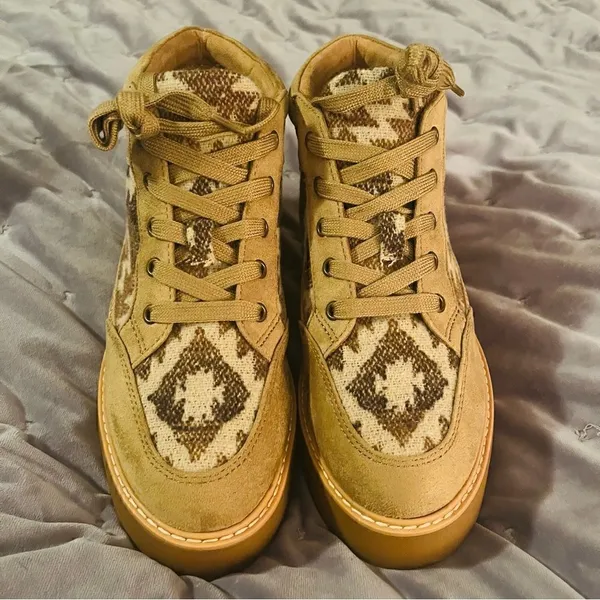 ZODIAC Siona Faux Suede Platform Booties Southwestern Print Elmwood Tan 7.5 NEW - Image 3