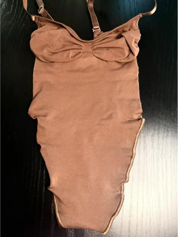 SKIMS Seamless Sculpt Thong Bodysuit Cocoa Brown Small NEW - Image 2