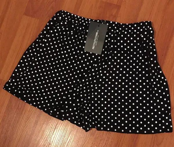 Pretty Little Thing Black Jersey Floaty Polka Dot Shorts - Image 5