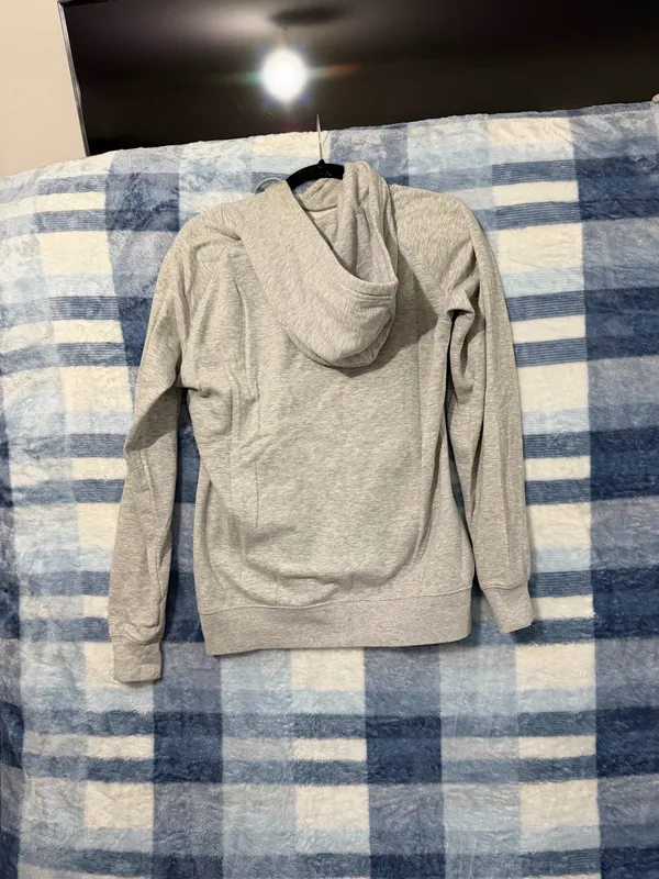 The North Face Light Gray Hoodie - Image 6