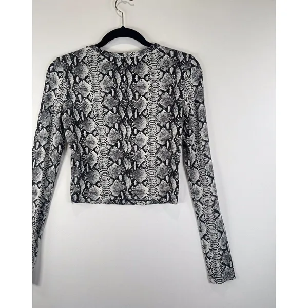 Alice + Olivia Womens Top Gray Delaina Snakeskin Print Cropped Long Sleeve XS - Image 10