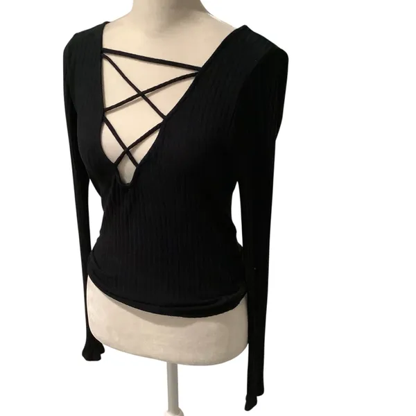 Me to We Black Crisscross Front Long Sleeve Top - Image 3