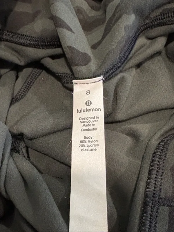 Lululemon Camo Capri Leggings size 8 - Image 4