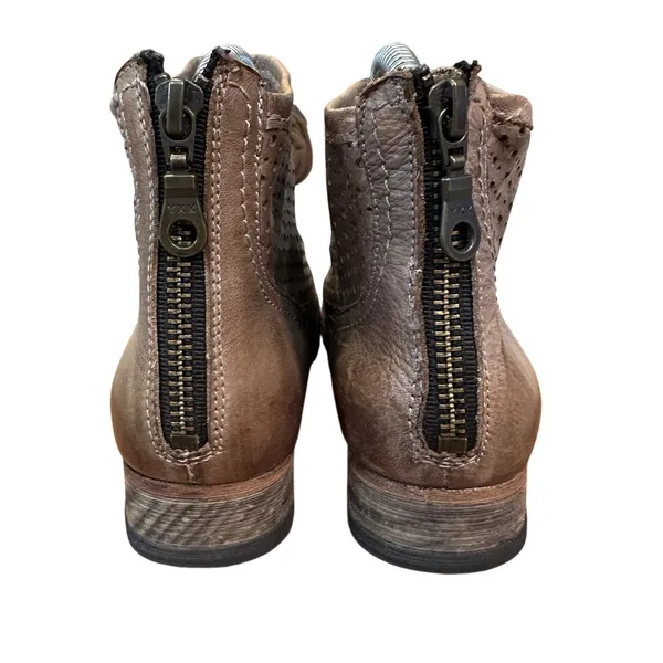 Bed Stu Bryanna Perforated Ankle Booties Womens‎ 7 Gray Taupe Leather Zip Boots - Image 6