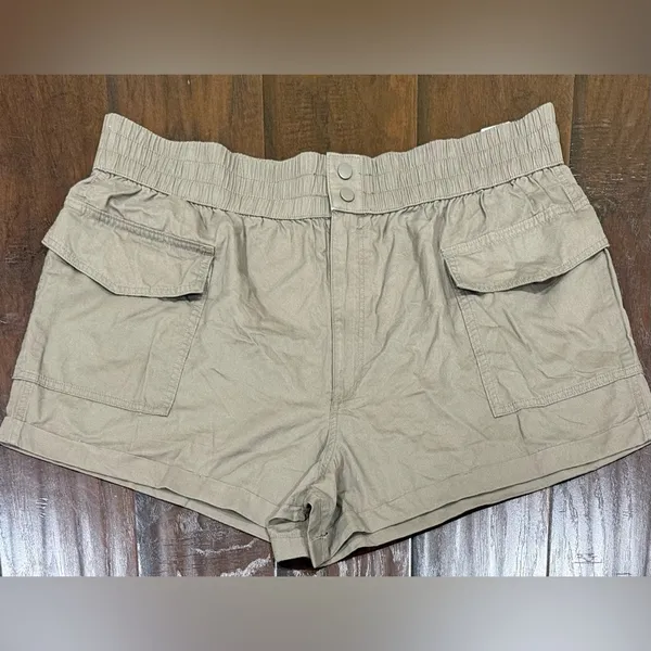 Abercrombie and Fitch Cargo Utility Shorts in Grey Size XL NWT - Image 2