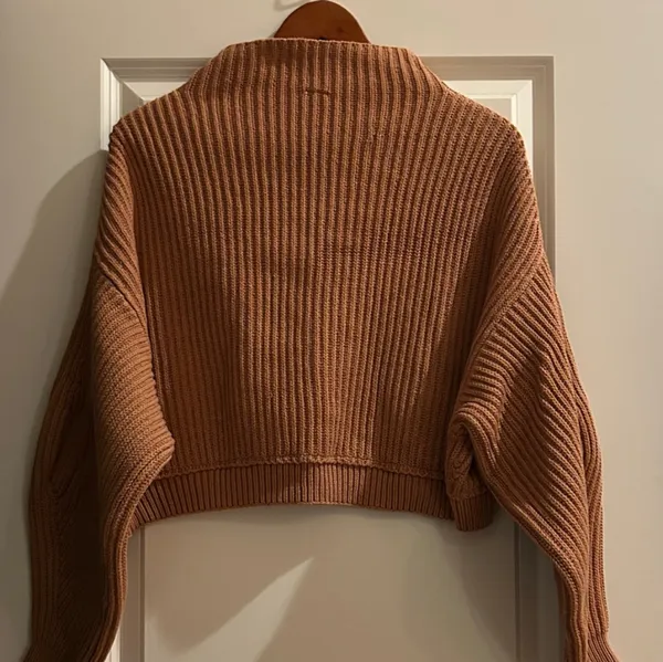Free People Women's Brown Ribbed Cropped Sweater - Image 2