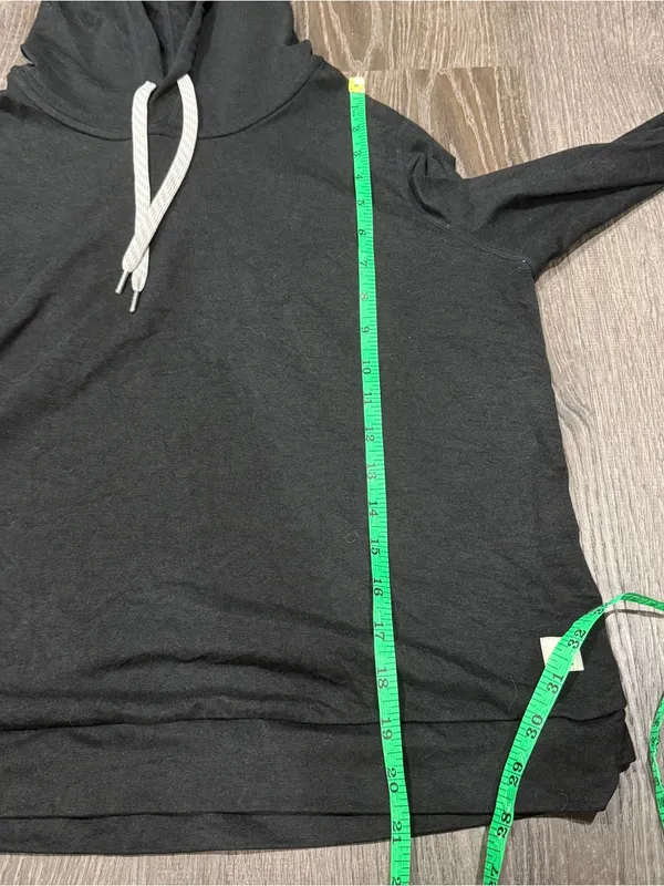 Vuori Black Heather Halo Essential Hoodie - Image 12