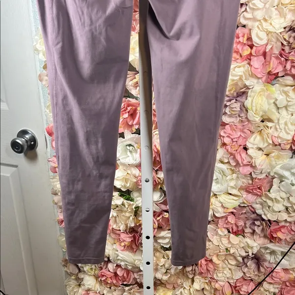 Gymshark Lavender Leggings A0329 - Image 3