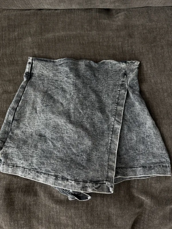 BLACK- Vestique Acid Wash Denim Skort - Image 2