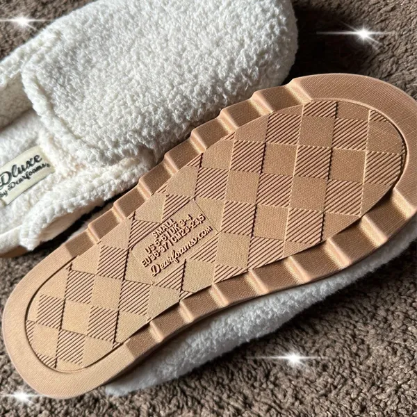 Dearfoams Women's Cream Memory Foam Slippers - Image 2