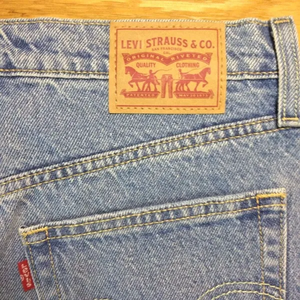 Levi’s mini skirt denim jean light wash distressed 30 - Image 5