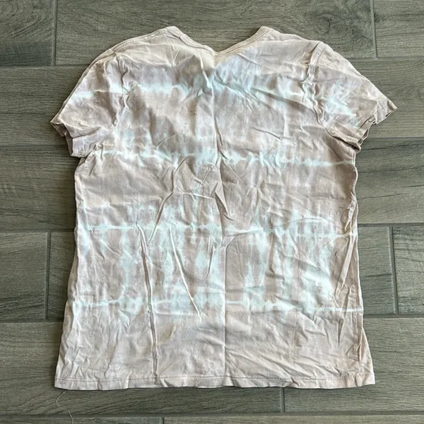 Universal thread tie dye tshirt - Image 3