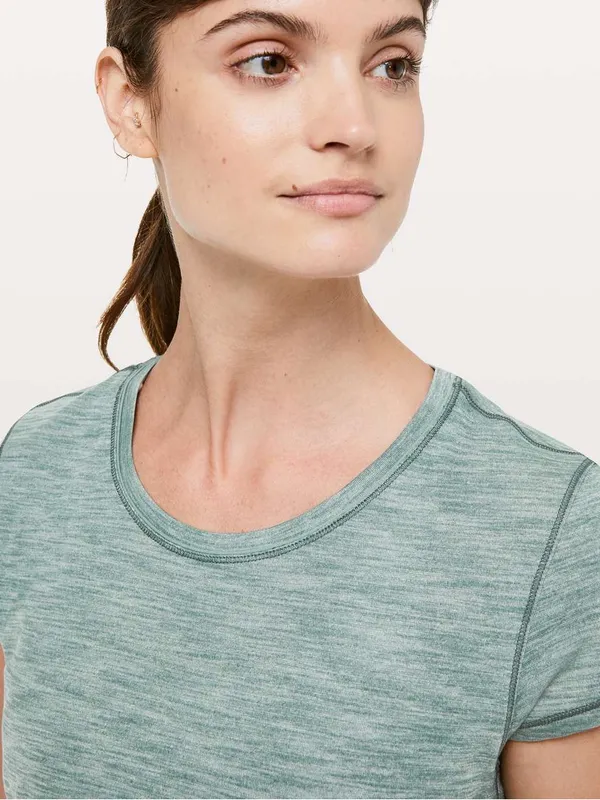 Lululemon Another Mile Short Sleeve Tee in Heathered Green Smoke Size 6 - Image 5