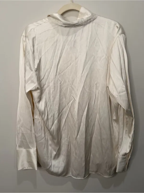 Abercrombie & Fitch Ivory Satin Button Down Blouse Shirt Size‎ Large - Image 4