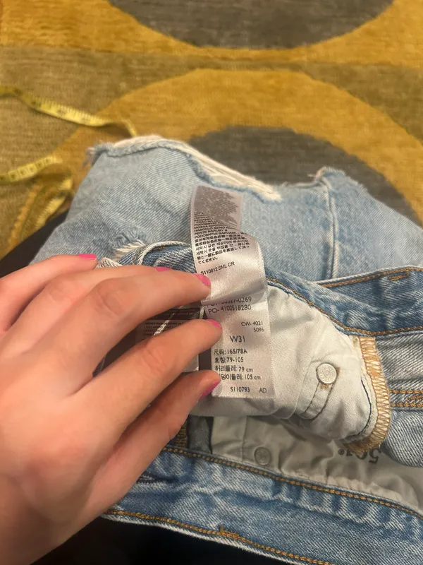 Levi’s 501 Denim Jean Shorts Light Wash Distressed Frayed Button Fly Size 31 - Image 4