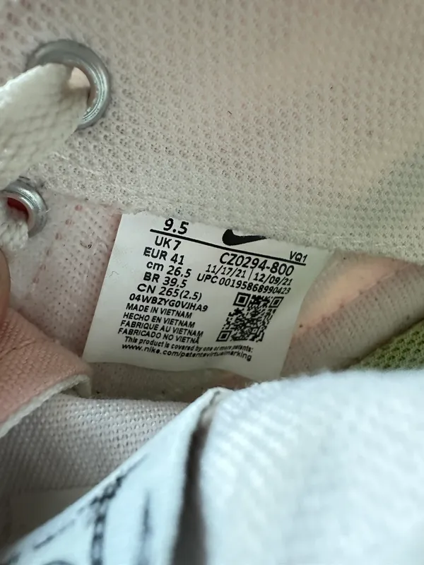SB Sneakers - Image 4