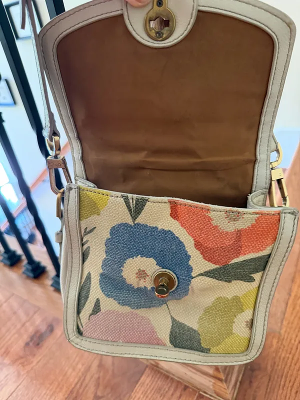 Fossil Floral leather Crossbody Bag. - Image 4