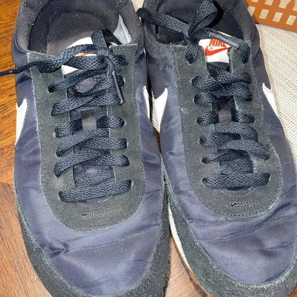 womans size 9.5 nike black daybreak tennis shoes - Image 2