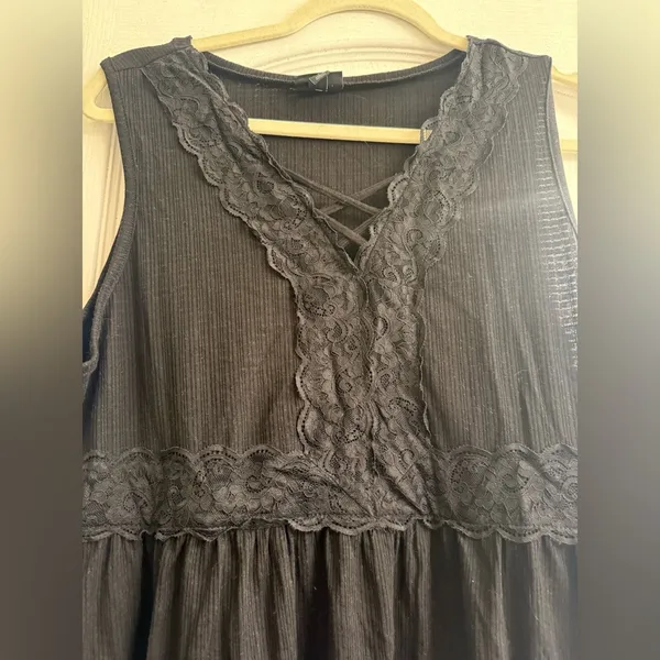 Torrid Black Babydoll Textured Jersey V-Neck Lace-Up Lace Pieced Top - size 1 - Image 2