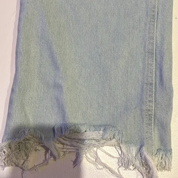 We the Free People Size 31 Mid rise Maggie Distressed Crop Jeans Raw Frayed Hem - Image 4