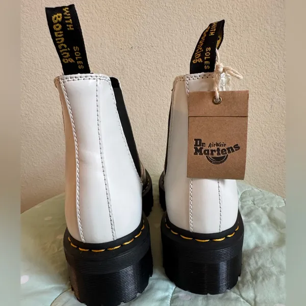 NWT Dr. Martens 2976 Quad LA004 Women’s White Boots size 7 - Image 3