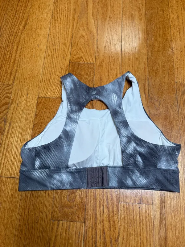 ☀️Zella High-Neck Sports Bra in Gray Tie-Dye - Image 2