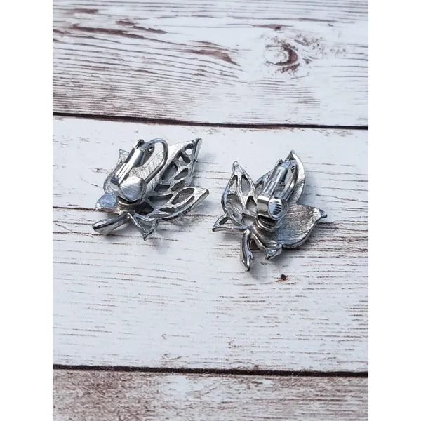 Vintage Clip On Earrings Silver Tone Ornate Flower 1.25" - Image 4