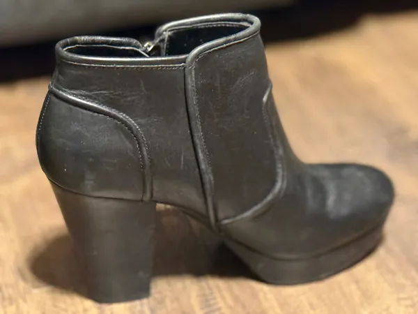 Gianni Bini Black Leather Platform Ankle Booties Size 8M. - Image 3